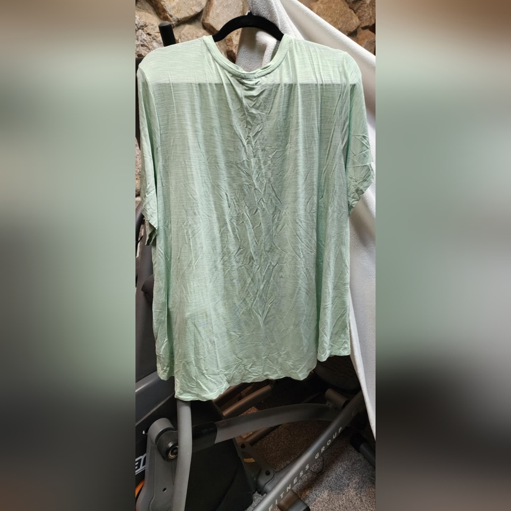 Old navy t-shirt